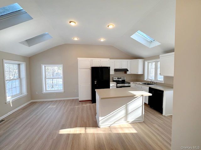 3 Glade Road, Poughkeepsie, NY 12601