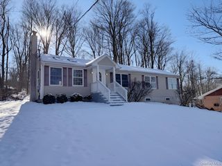 3 Glade Road, Poughkeepsie, NY 12601