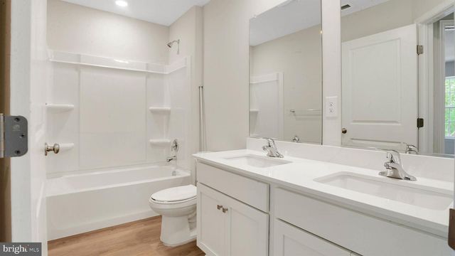 516 MERMAID DR, Barnegat, NJ 08005