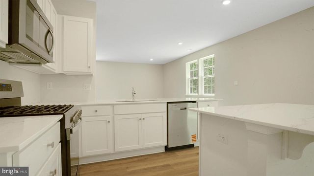 516 MERMAID DR, Barnegat, NJ 08005