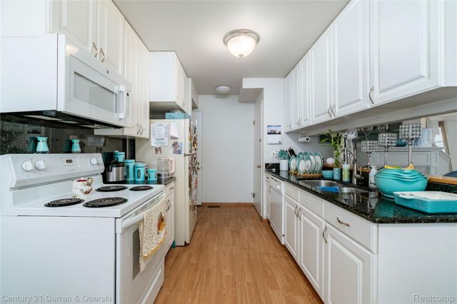 2768 Glenbridge Court, Ann Arbor, MI 48104