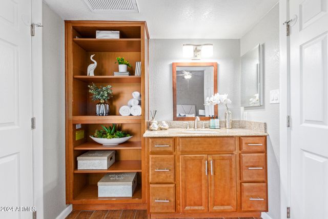 1602 E OCOTILLO Road 121, Phoenix, AZ 85016