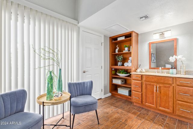 1602 E OCOTILLO Road 121, Phoenix, AZ 85016