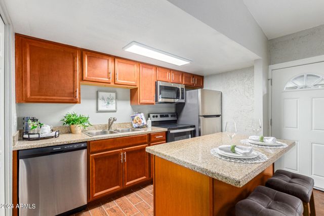 1602 E OCOTILLO Road 121, Phoenix, AZ 85016