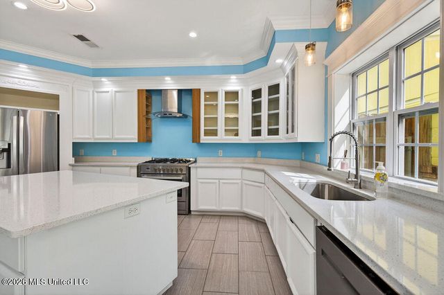 176 Acacia Avenue, Biloxi, MS 39530