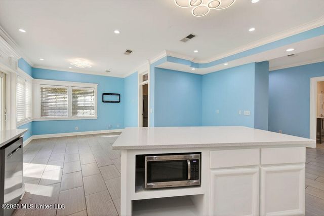 176 Acacia Avenue, Biloxi, MS 39530