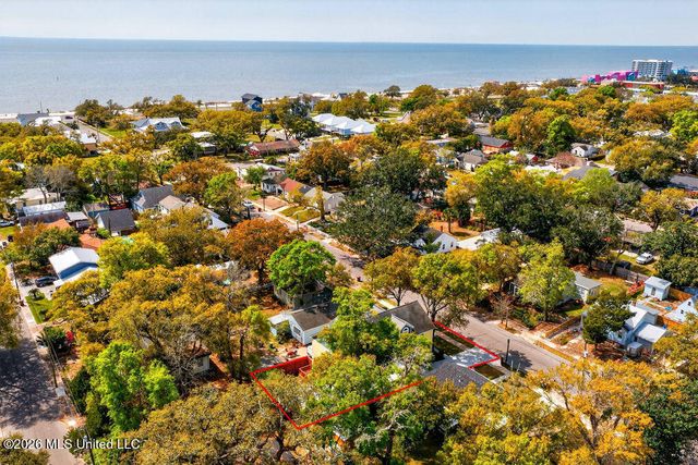 176 Acacia Avenue, Biloxi, MS 39530