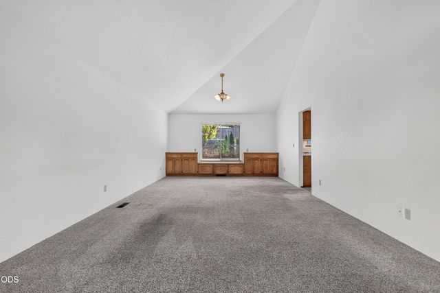 1408 NE Heritage Drive, Grants Pass, OR 97526