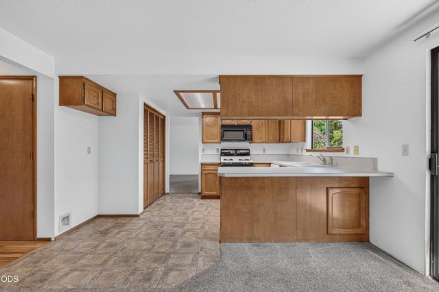 1408 NE Heritage Drive, Grants Pass, OR 97526