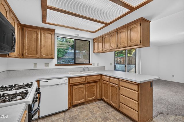 1408 NE Heritage Drive, Grants Pass, OR 97526