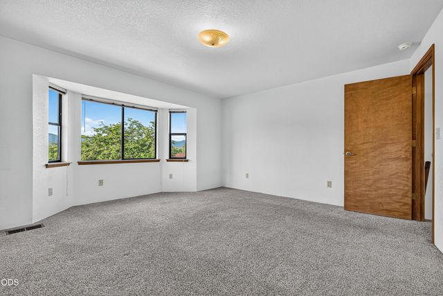 1408 NE Heritage Drive, Grants Pass, OR 97526