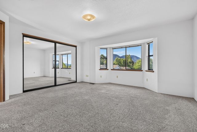 1408 NE Heritage Drive, Grants Pass, OR 97526