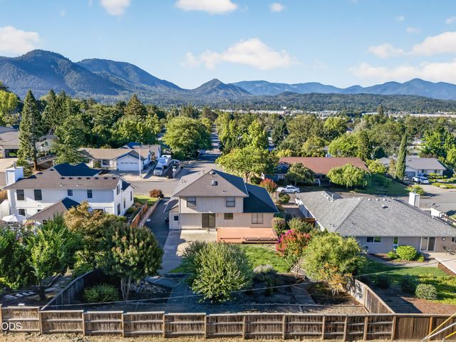 1408 NE Heritage Drive, Grants Pass, OR 97526