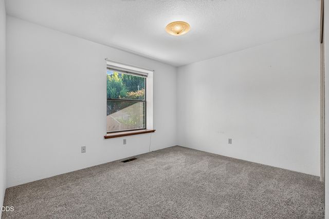 1408 NE Heritage Drive, Grants Pass, OR 97526