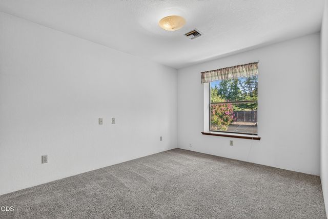 1408 NE Heritage Drive, Grants Pass, OR 97526