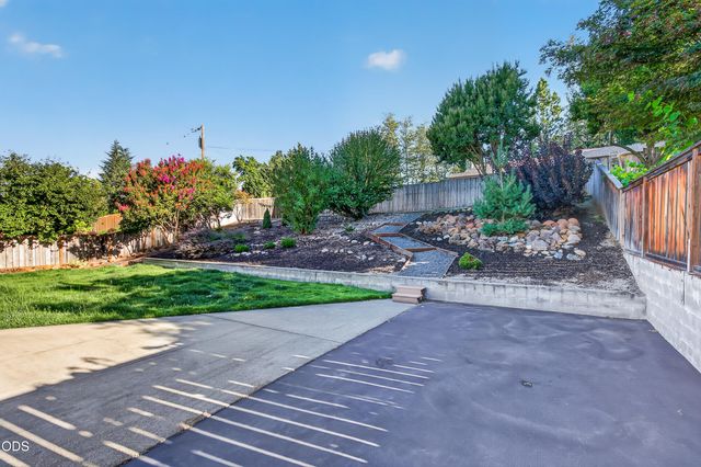 1408 NE Heritage Drive, Grants Pass, OR 97526