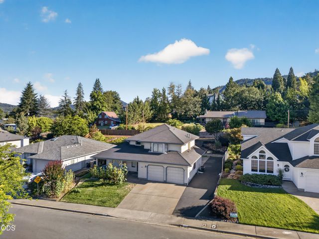 1408 NE Heritage Drive, Grants Pass, OR 97526