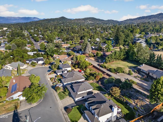 1408 NE Heritage Drive, Grants Pass, OR 97526