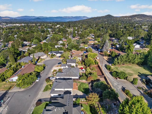 1408 NE Heritage Drive, Grants Pass, OR 97526