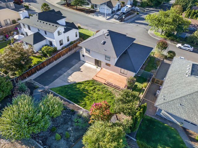 1408 NE Heritage Drive, Grants Pass, OR 97526