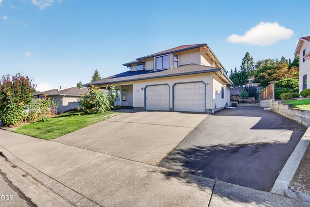 1408 NE Heritage Drive, Grants Pass, OR 97526