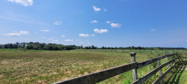 3499 E Snapshot Road E, Woodlawn, IL 62898