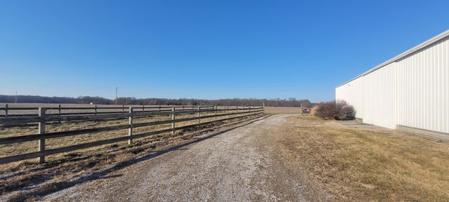 3499 E Snapshot Road E, Woodlawn, IL 62898