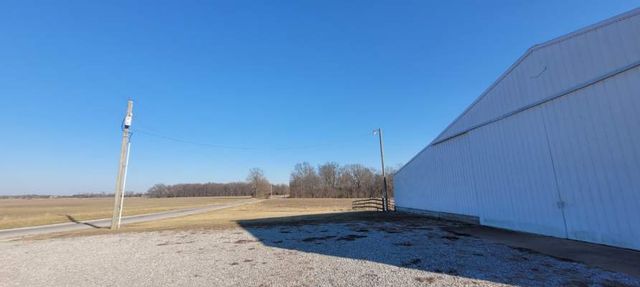 3499 E Snapshot Road E, Woodlawn, IL 62898