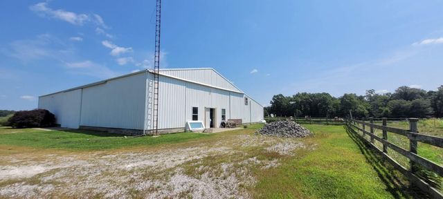 3499 E Snapshot Road E, Woodlawn, IL 62898