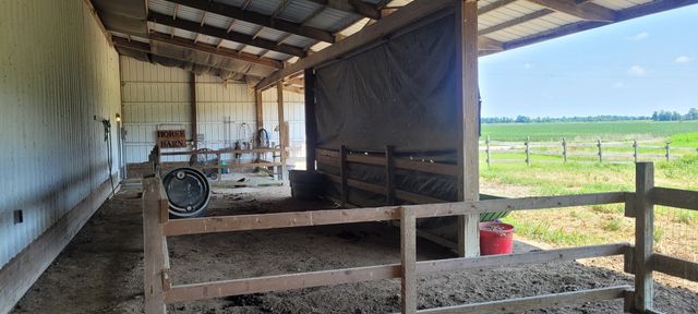 3499 E Snapshot Road E, Woodlawn, IL 62898