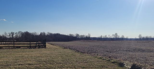 3499 E Snapshot Road E, Woodlawn, IL 62898