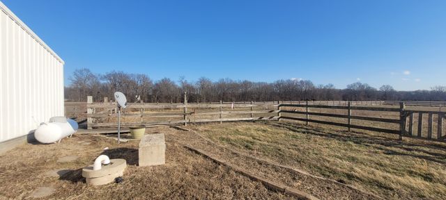 3499 E Snapshot Road E, Woodlawn, IL 62898