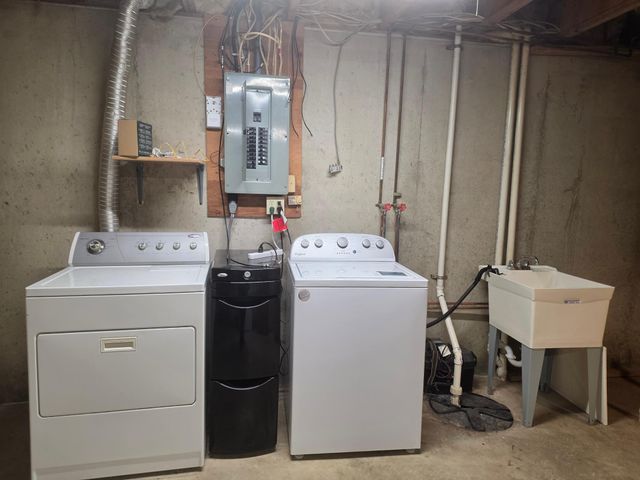 951 W Village Circle SE, Rochester, MN 55904