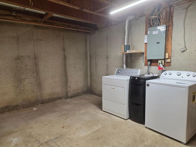 951 W Village Circle SE, Rochester, MN 55904