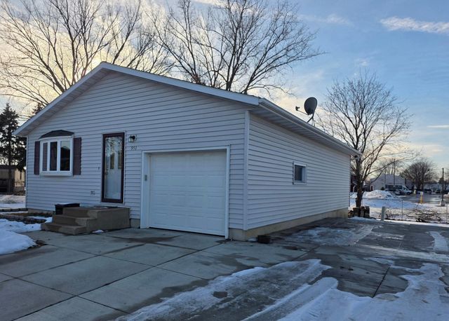 951 W Village Circle SE, Rochester, MN 55904