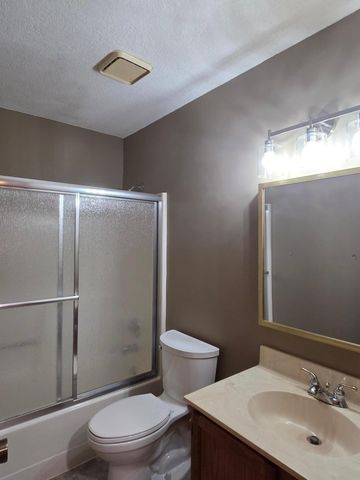 951 W Village Circle SE, Rochester, MN 55904