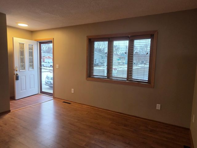 951 W Village Circle SE, Rochester, MN 55904