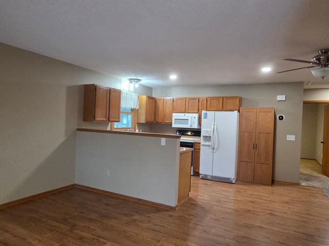 951 W Village Circle SE, Rochester, MN 55904