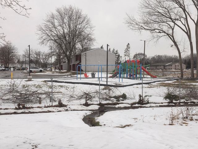 951 W Village Circle SE, Rochester, MN 55904