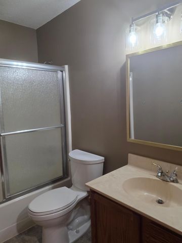 951 W Village Circle SE, Rochester, MN 55904