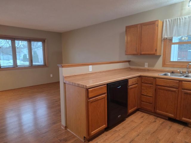 951 W Village Circle SE, Rochester, MN 55904