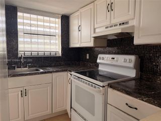 13725 NE 6th Ave 302, North Miami, FL 33161