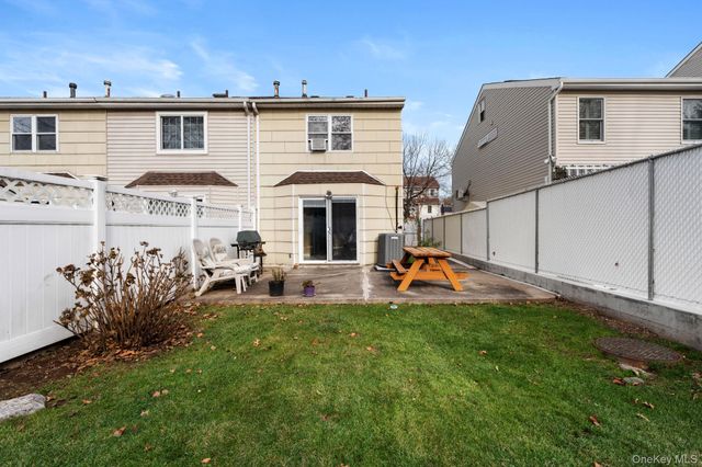 50 Caswell Lane, Staten Island, NY 10314