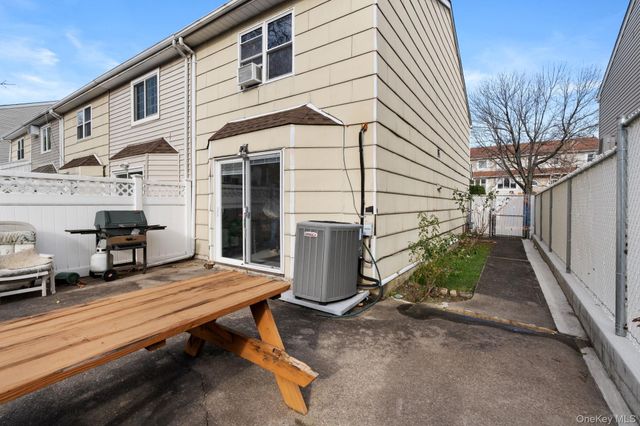 50 Caswell Lane, Staten Island, NY 10314