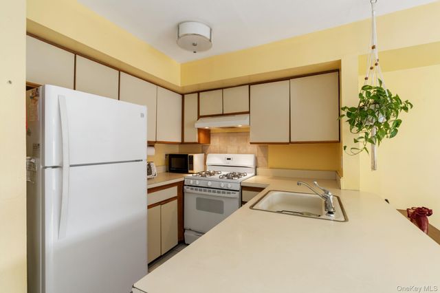 50 Caswell Lane, Staten Island, NY 10314