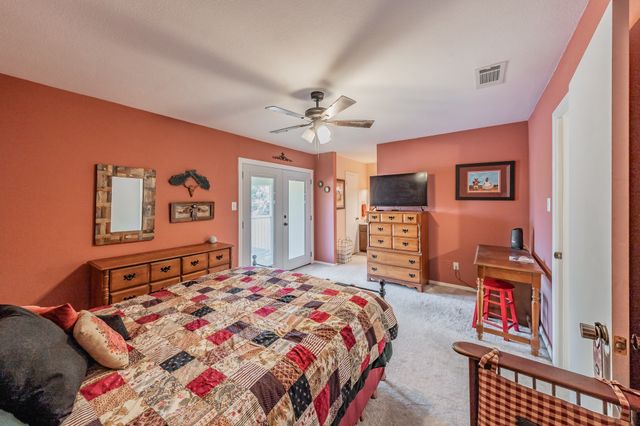 1941 Shorewood Drive, Grapevine, TX 76051