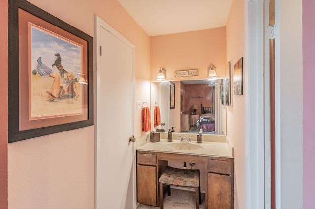 1941 Shorewood Drive, Grapevine, TX 76051