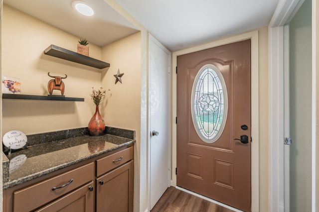 1941 Shorewood Drive, Grapevine, TX 76051
