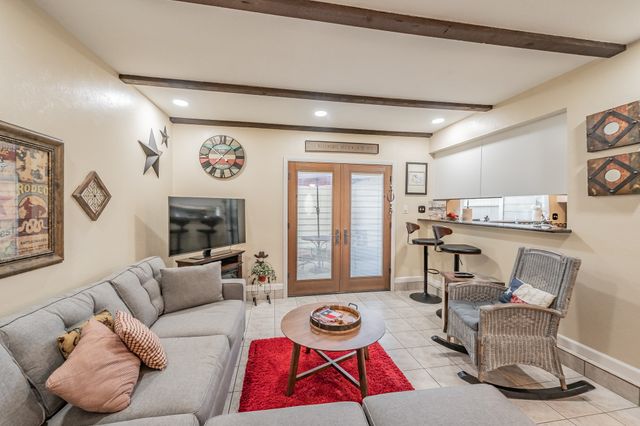 1941 Shorewood Drive, Grapevine, TX 76051