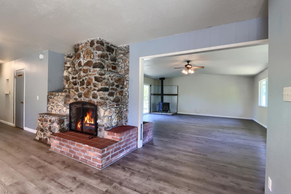 Image 6 of property listing at 4949 Indian Peak, Mariposa, CA 95338